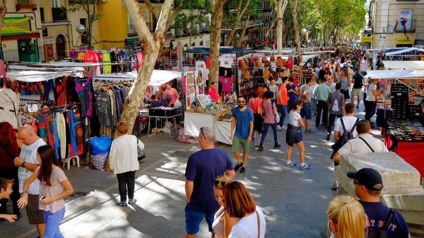 En Fin de Semana hemos hecho una radiografía de cuál es la situación de los mercadillos de toda la vida en la España del siglo XXI