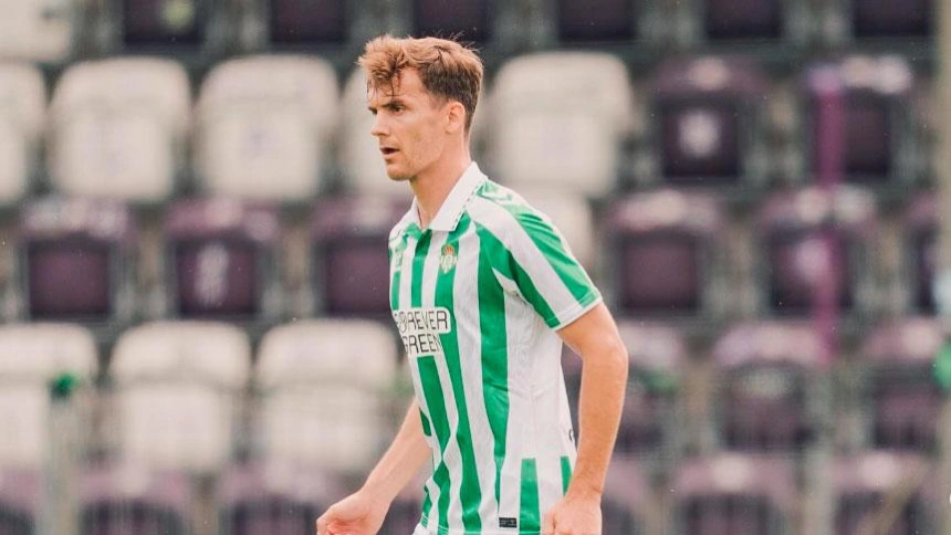 Diego Llorente, en un encuentro con el Betis