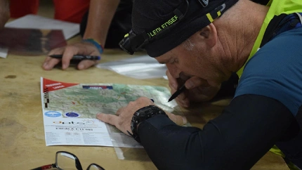 Un integrante de un equipo en la Travesía de Montaña de los JDG