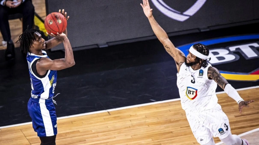 Valencia Basket remonta 17 puntos a base de triples y suma ante el Cluj su tercera victoria europea (96-104)