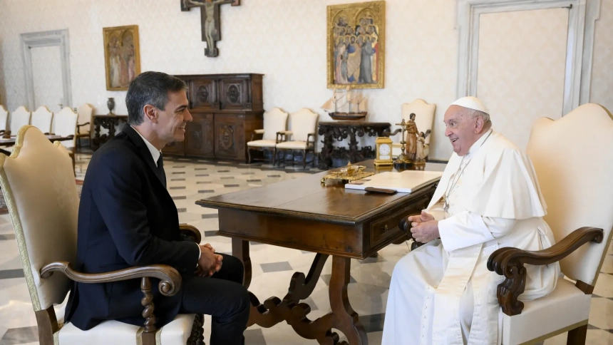 Pedro Sánchez con el Papa Francisco