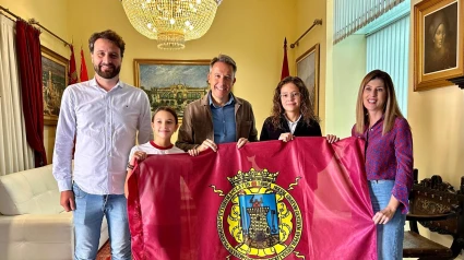 Noa e Irena han sido recibidos por el alcalde de Lorca, Fulgencio Gil y diferentes concejales del equipo de gobierno