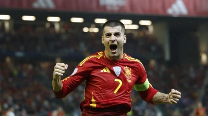 El delantero de la selección española Álvaro Morata celebra su gol, segundo del equipo