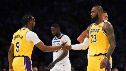 Primer padre e hijo que comparten equipo en la NBA