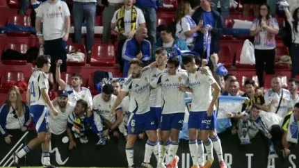 El Zaragoza celebra el gol al Eldense (LaLiga)