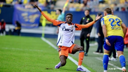 Rahim protesta una jugada en el Nuevo Mirandilla.