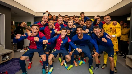 El Barcelona celebra la goleada contra el Real Madrid en el vestuario del Bernabéu.