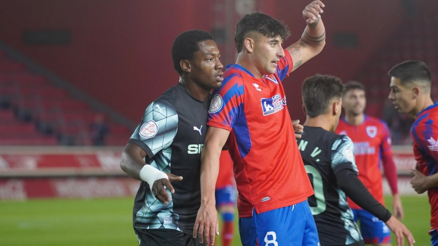 Mbemba debutó con el primer equipo del Sporting.