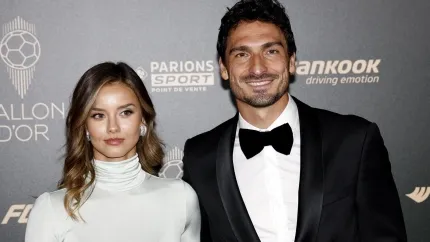 Mats Hummels y su pareja, la modelo Nicola Cavanis, en la gala del Balón de Oro.