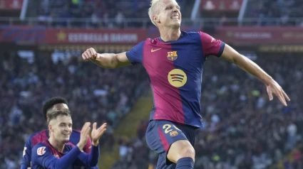 Dani Olmo celebra después de marcar su segundo gol, que pone el marcador a 3-0, durante el partido contra el Espanyol