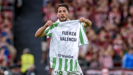 Fornals celebra el gol del Betis con un recuerdo a Valencia
