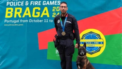 Adrián y Neo con la medalla