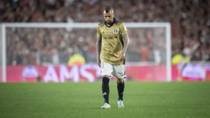 Arturo Vidal con la camiseta del Colo Colo