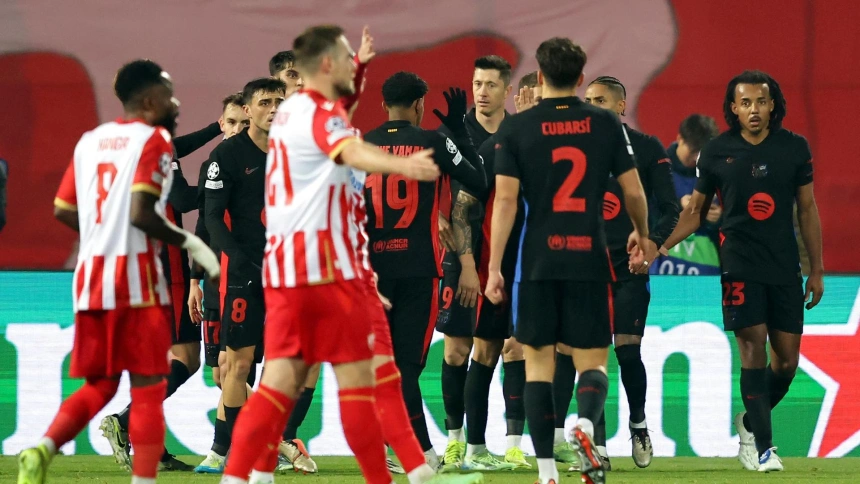 El Barcelona celebra el gol de Lewandowski