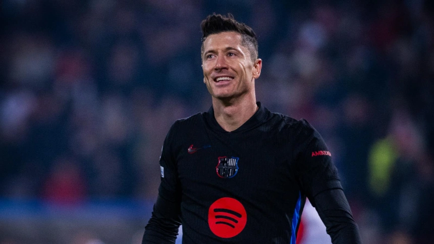 Lewandowski celebra uno de sus goles al Estrella Roja