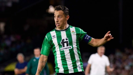 Guardado durante un partido con el Betis.