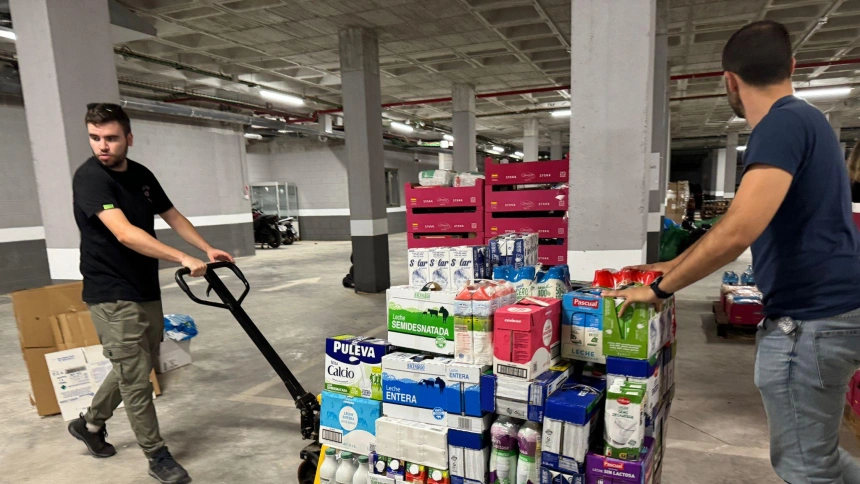 Voluntarios transportan ayuda humanitaria para Valencia en Ifelor