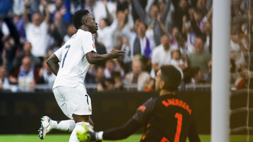 Vinicius celebra su gol, primero del partido.