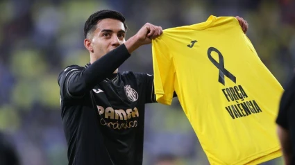 Akhomach con una camiseta en recuerdo a la tragedia de Valencia