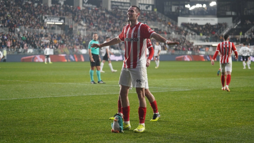 Jonathan Dubasin celebra su gol en El Plantío.
