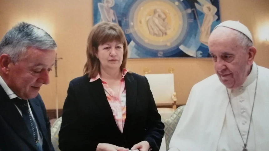 Una mujer de Valladolid pierde a su hijo con 26 años y, cinco meses después, así reacciona el Papa Francisco al enterarse