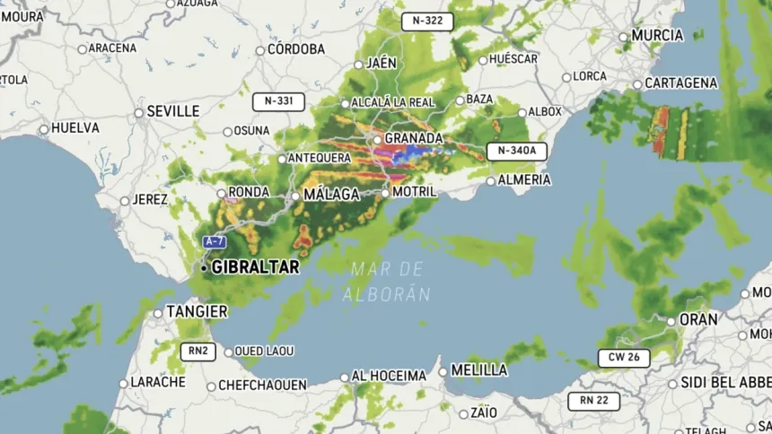 La noche se complica en la Costa Tropical con intensas lluvias