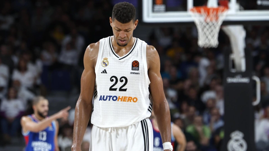 MADRID, 14/11/2024.- El pívot del Real Madrid Edy Tavares durante el partido de baloncesto de la jornada 10 de la EuroLiga entre el Real Madrid y el Anadolu Efes, este jueves en Madrid. EFE/ Juanjo Martín