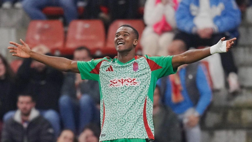 Siren Diao celebra el gol de la victoria del Granada.