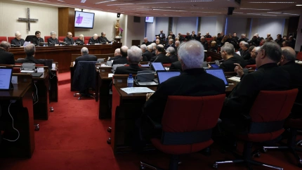 MADRID, 18/11/2024.-El presidente de la Conferencia Episcopal Española (CEE), Luis Javier Argüello (3i), ha rechazado que se pretenda buscar culpables de la dana porque "rompe la armonía" y ha destacado que, en medio de la tragedia, ha vuelto a despertar "el deseo de compartir y ayudar". En su discurso inaugural de la Asamblea Plenaria de la CEE ha pedido al Estado y al mercado que abandonen toda pretensión mesiánica: "Ni el Estado ni el mercado pueden salvarnos, aunque en el último tramo del tiempo moderno se hayan presentado como salvadores que pueden cumplir lo que prometen".EFE/ Blanca Millez