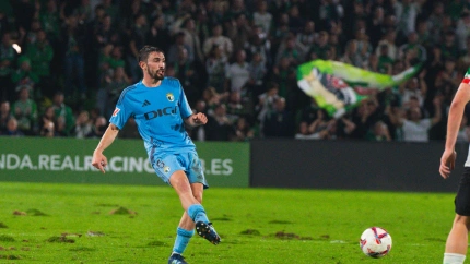 El centrocampista Miguel Atienza, en el Racing - Burgos CF