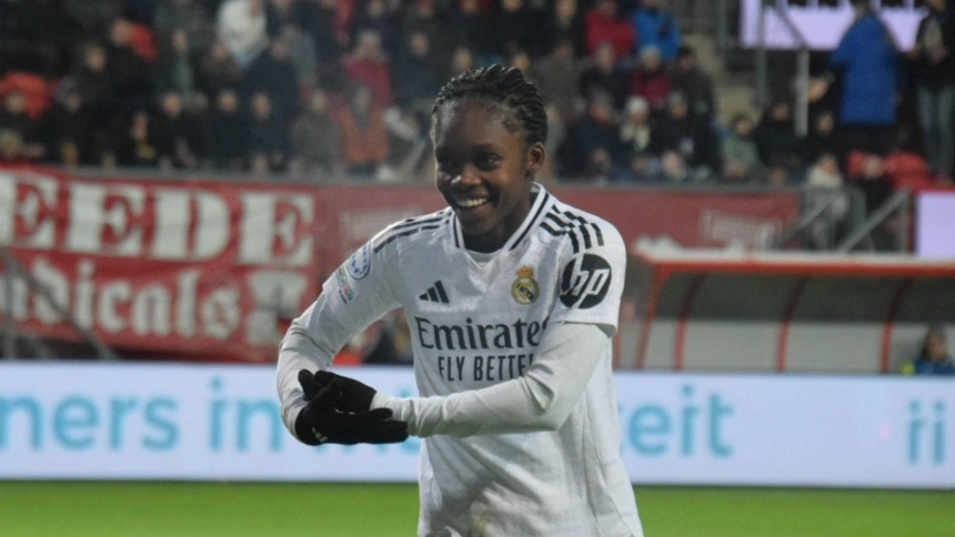 Linda Caicedo celebra el gol que inició la remontada madridista.