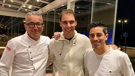 Rafa Nadal con los chef de Los Marinos José