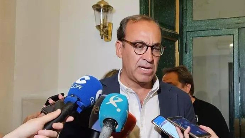 Rafa Mateos atiende a los medios de comunicación