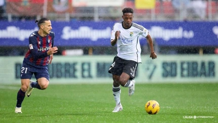 Ríos Reina y Anderson Arroyo se miden en velocidad en el último duelo entre Burgos CF y Eibar