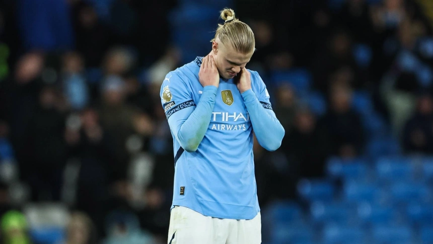 Haaland lamentándose durante un partido del City
