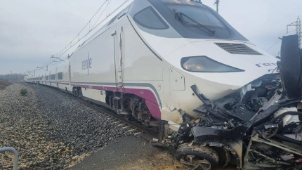 Accidente entre un Alvia y un turismo en Husillos (Palencia)
