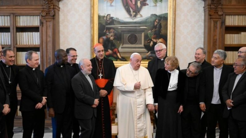 El Papa Francisco junto a los miembros de la Comisión Teológica Internacional