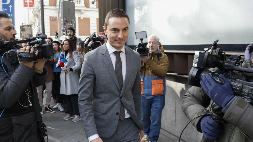 El ex secretario general del PSOE-M Juan Lobato sale este viernes del Tribunal Supremo