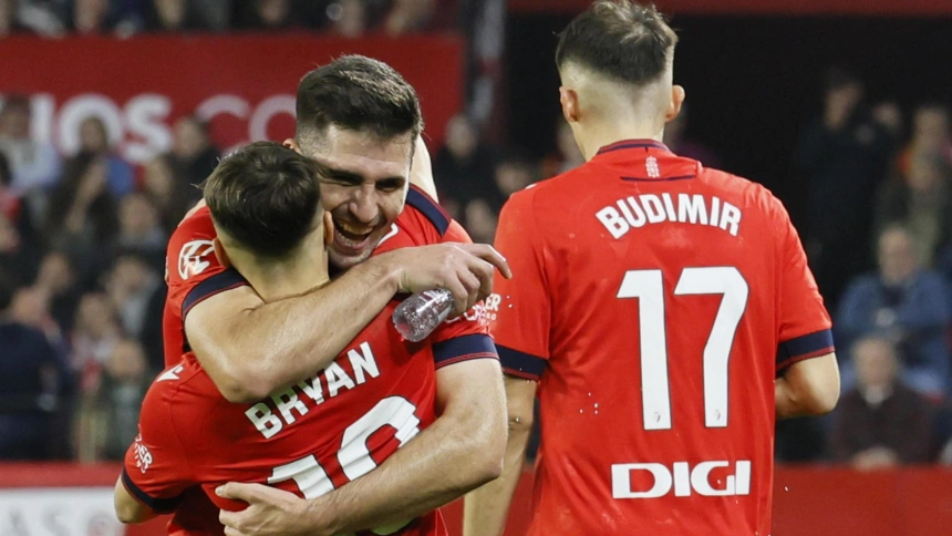 Budimir celebra el gol de Osasuna contra el Sevilla