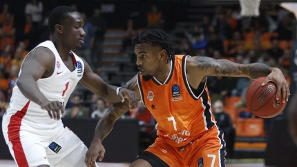 Chris Jones supera al que fuera su compañero, Jared Harper