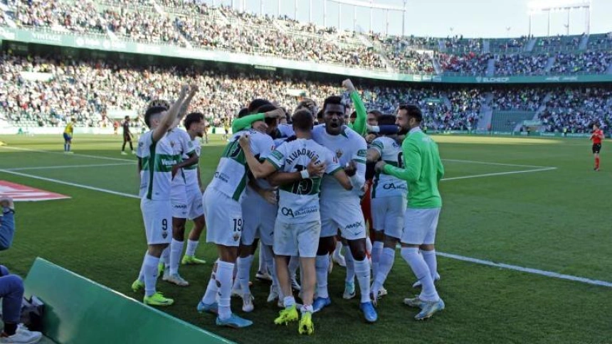Los jugadores del Elche celebrando un gol contra el Cádiz