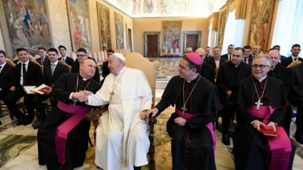 El Papa Francisco junto a los obispos de Santiago de Compostela, Francisco José Prieto; Mondoñedo Ferrol, Fernando García Cadiñanos y Tui-Vigo, Antonio José Valín