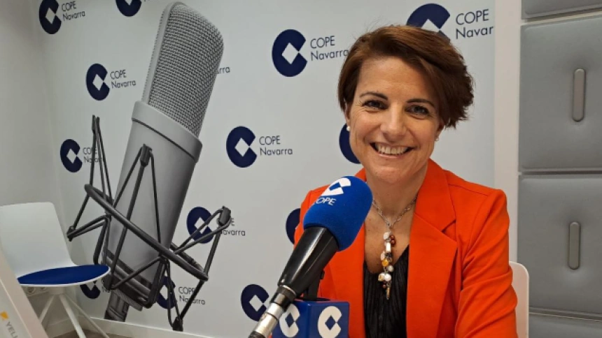 Cristina López del Burgo se sienta ante los micrófonos de COPE