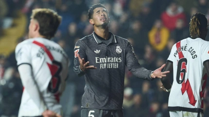 Bellingham se lamenta del tropiezo del Real Madrid contra el Rayo Vallecano.