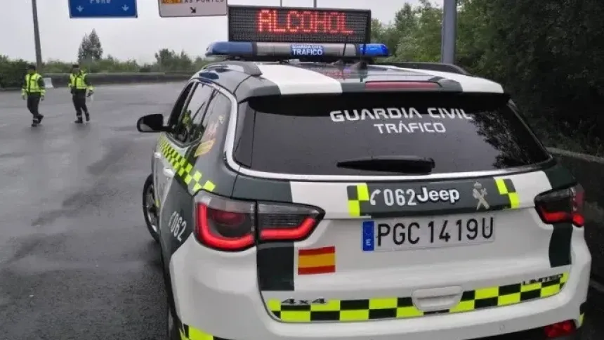 Foto de archivo de un control de alcoholemia de la Guardia Civil de Tráfico en Fene