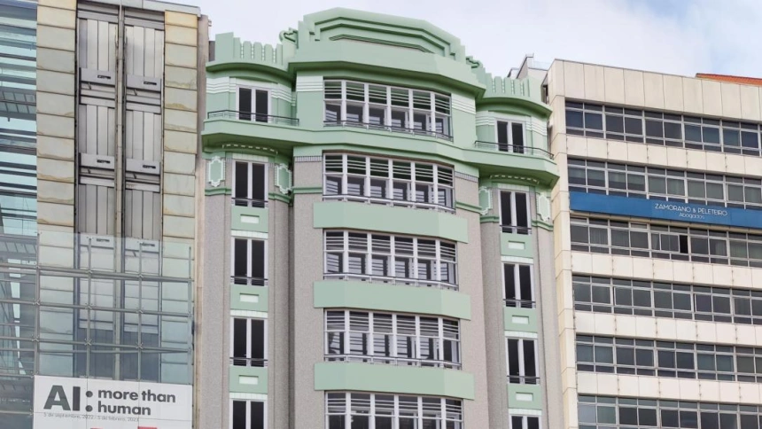 Fachada descubierta del Cine Avenida en A Coruña