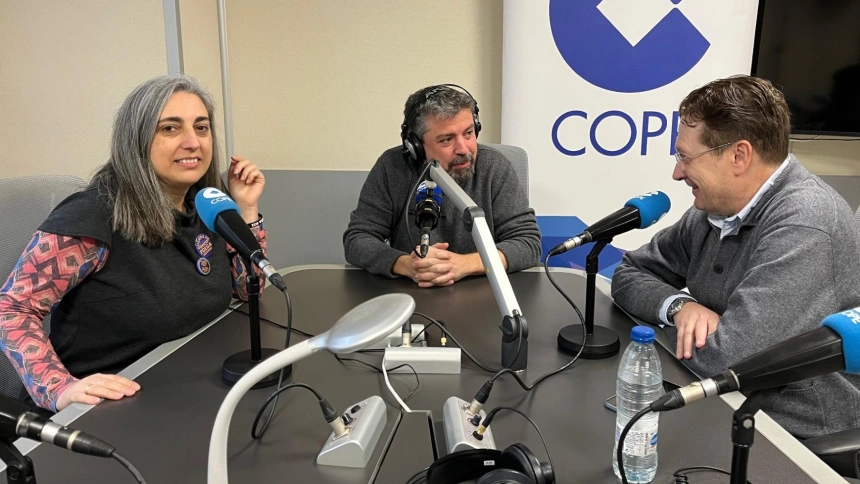 Ana Camiño y Javier Álvarez en los estudios de COPE Santiago
