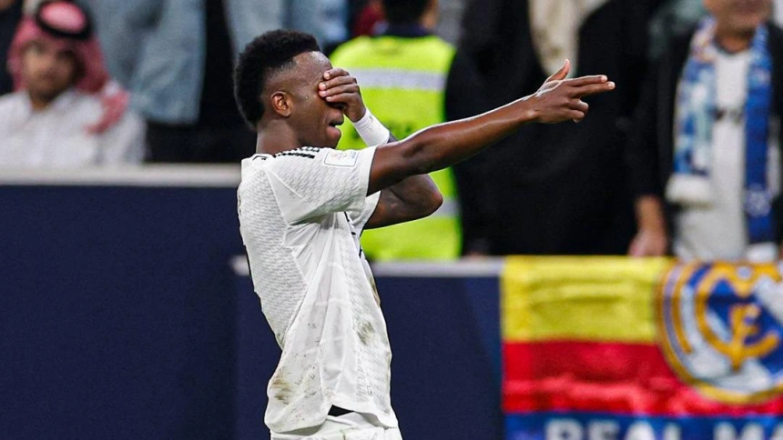 Vinicius celebra el 3-0 del Real Madrid contra el Pachuca.