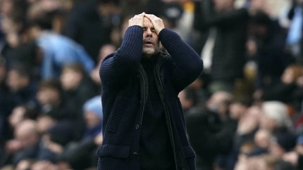 Pep Guardiola, desesperado en la banda durante un partido del Manchester City.