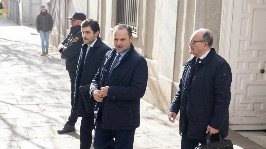 (Foto de ARCHIVO)El exministro de Transportes, José Luis Ábalos, a su salida tras declarar como imputado por el ‘caso Koldo’, en el Tribunal Supremo, a 12 de diciembre de 2024, en Madrid (España). Ábalos presentó un escrito el pasado 9 de diciembre aceptando declarar voluntariamente hoy en el Tribunal Supremo por el ‘caso Koldo’, después de que el instructor Leopoldo Puente le avisara de que no lo retrasaría y de que estudiaría cursar el correspondiente suplicatorio ante el Congreso de los Diputados para poder interrogarlo.Eduardo Parra / Europa Press12/12/2024